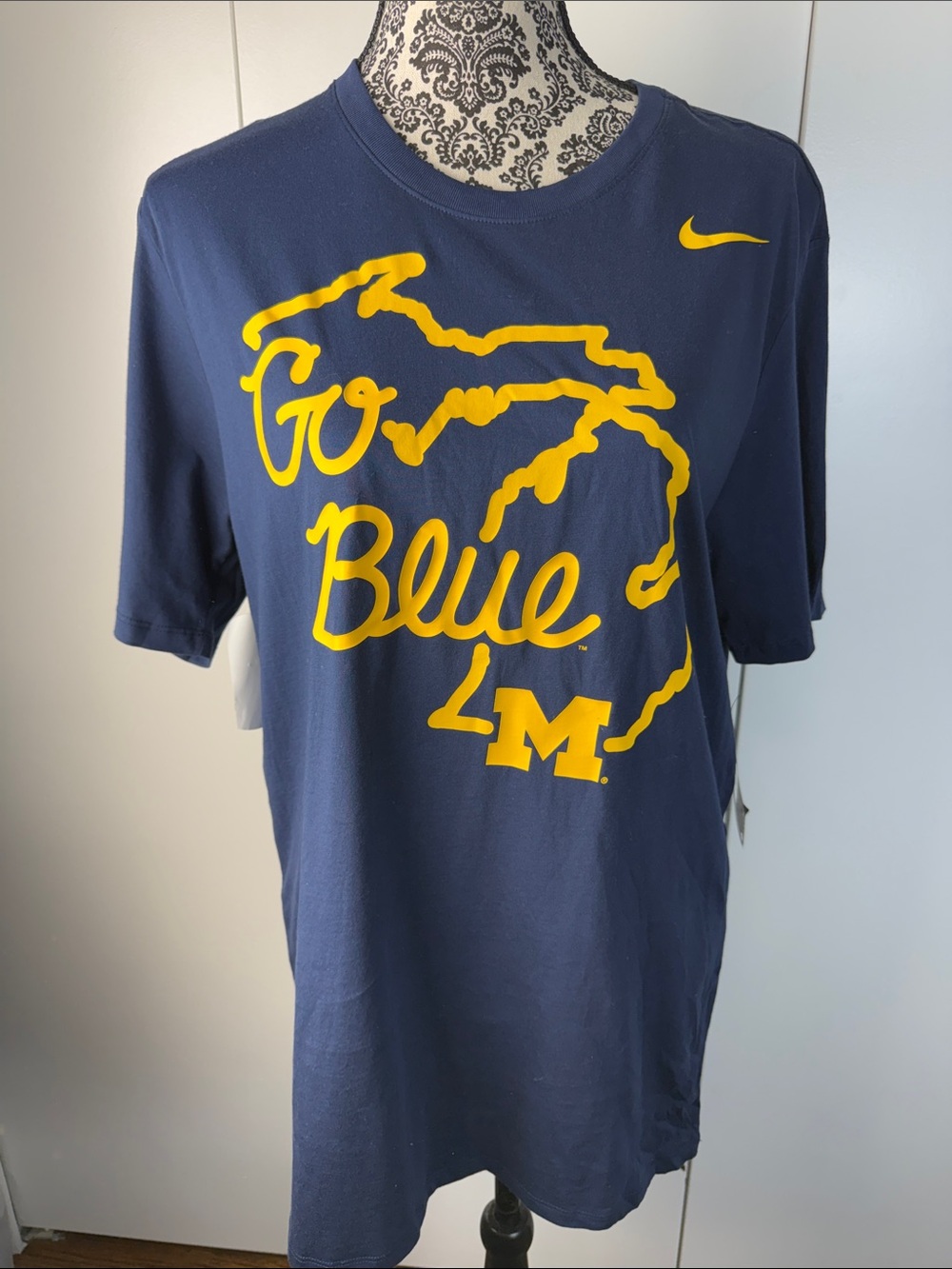 Nike Navy U of M 'Go Blue' Graphic Tee with Maize Logo size large NWT